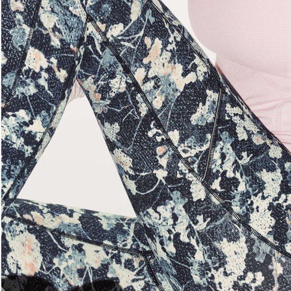 Lululemon Speed Up Tight *Full-On Luxtreme 28"
Spring Bloom Multi - Picture 2 of 3